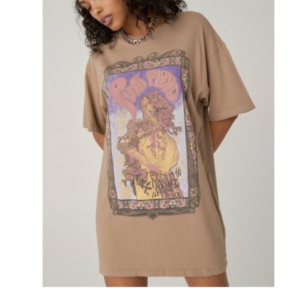 Daydreamer Dresses & Skirts - NWT- DAYDREAMER Pink Floyd 66’ Poster T- Shirt Dress Taupe